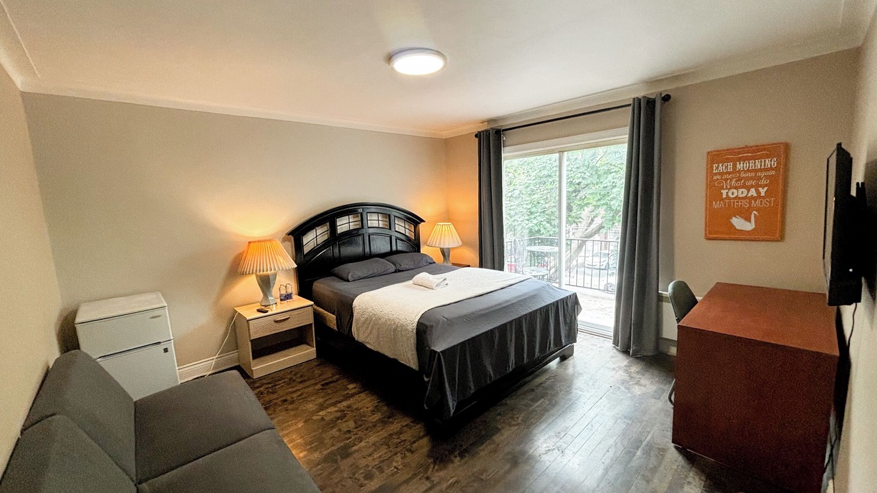 Photo of Bedroom in Cote-Des-Neiges—Notre-Dame-De-Grace