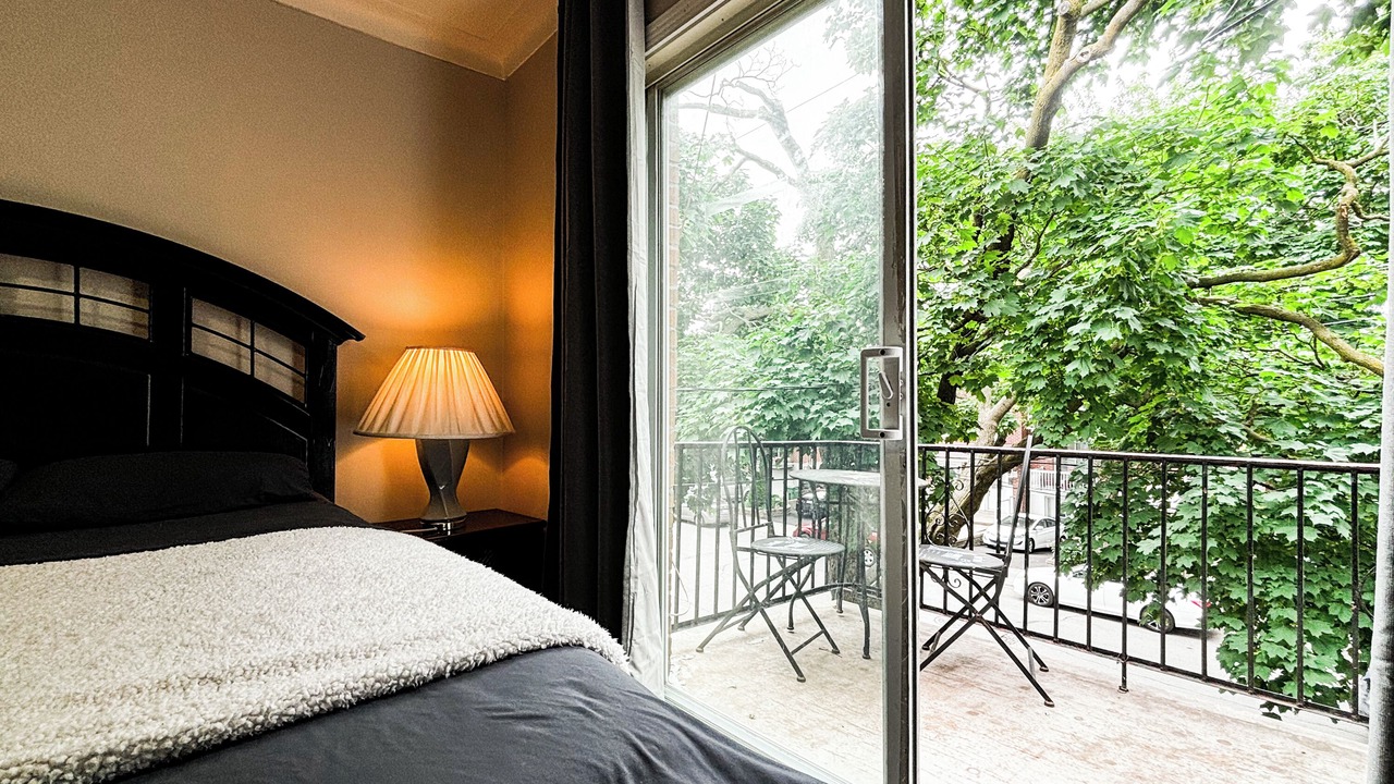 Photo of Bedroom in Cote-Des-Neiges—Notre-Dame-De-Grace
