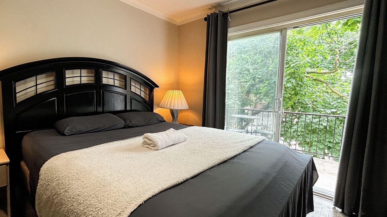 Photo of Bedroom in Cote-Des-Neiges—Notre-Dame-De-Grace
