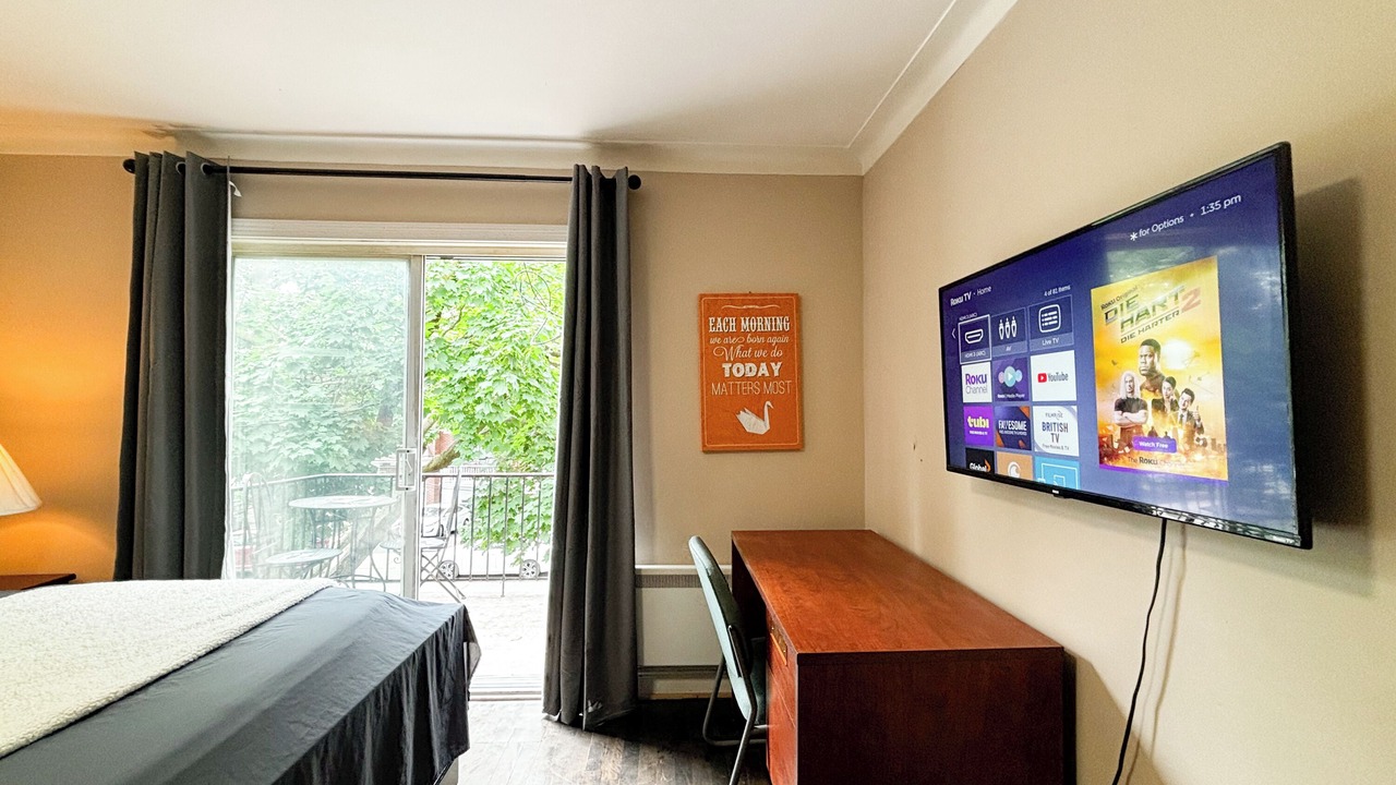 Photo of Bedroom in Cote-Des-Neiges—Notre-Dame-De-Grace