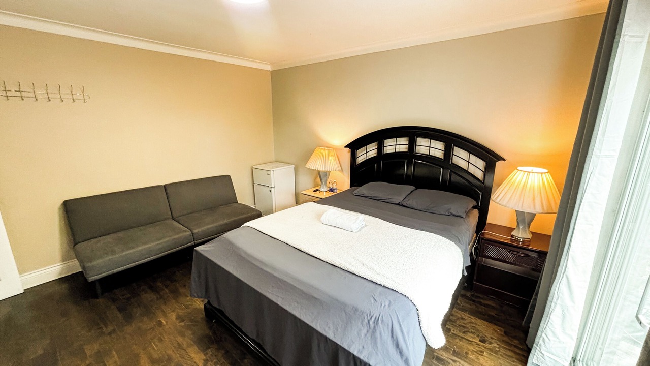 Photo of Bedroom in Cote-Des-Neiges—Notre-Dame-De-Grace