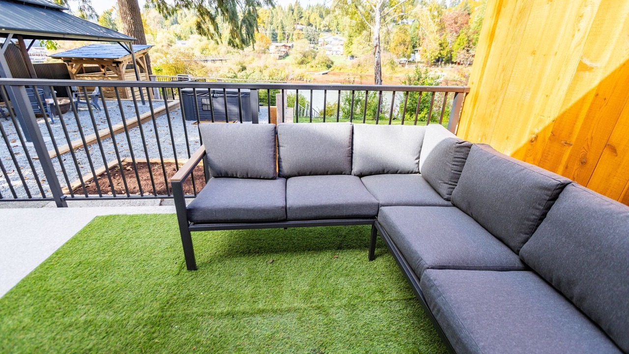 Photo of Patio Balcony in Lake Cowichan