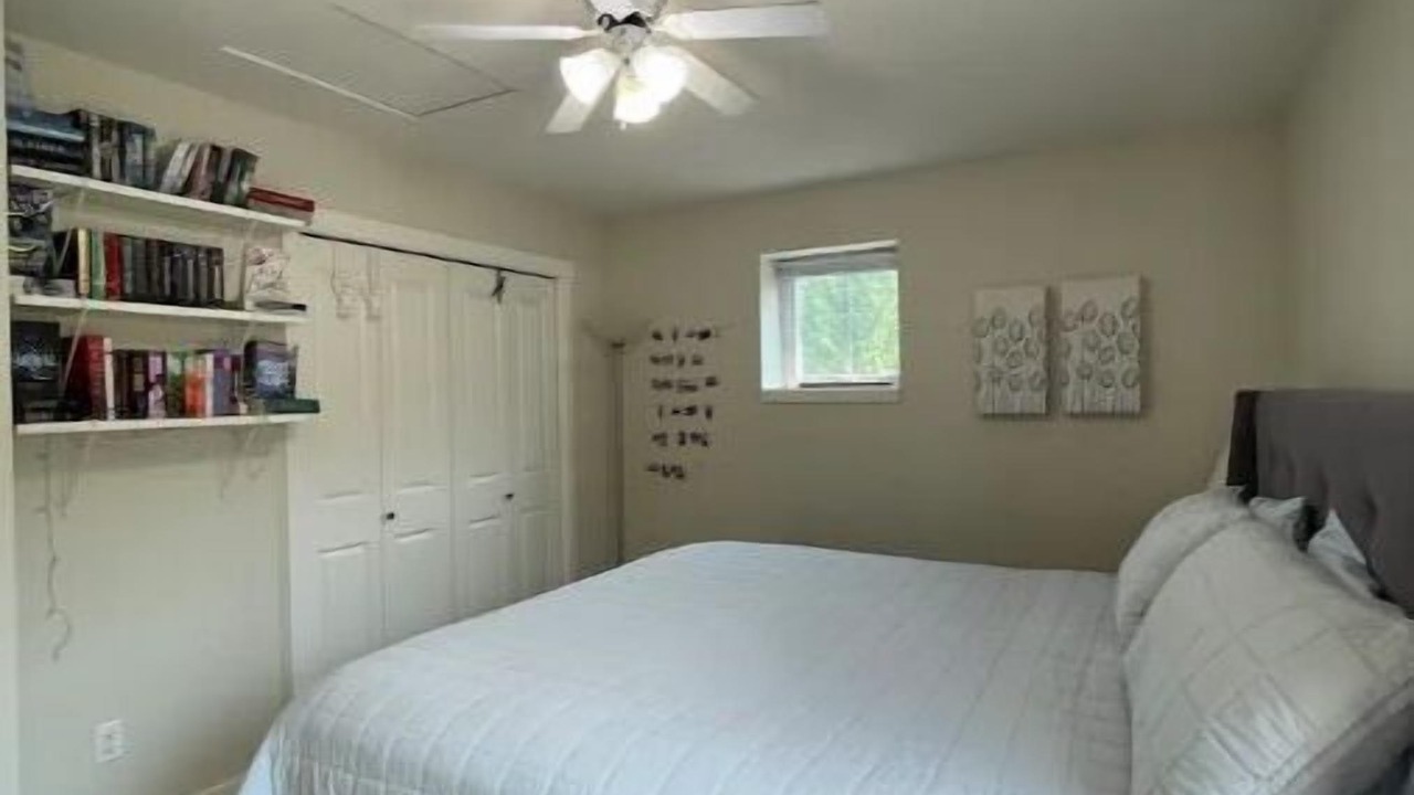 Photo of Bedroom in Lindell Beach