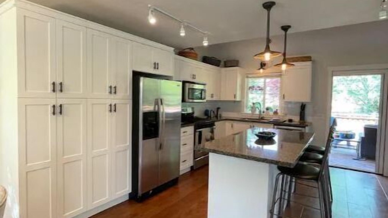 Photo of Kitchen in Lindell Beach