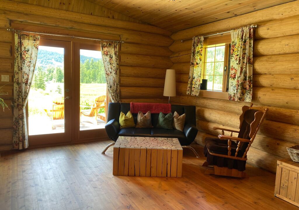 Photo of Livingroom in Canim Lake