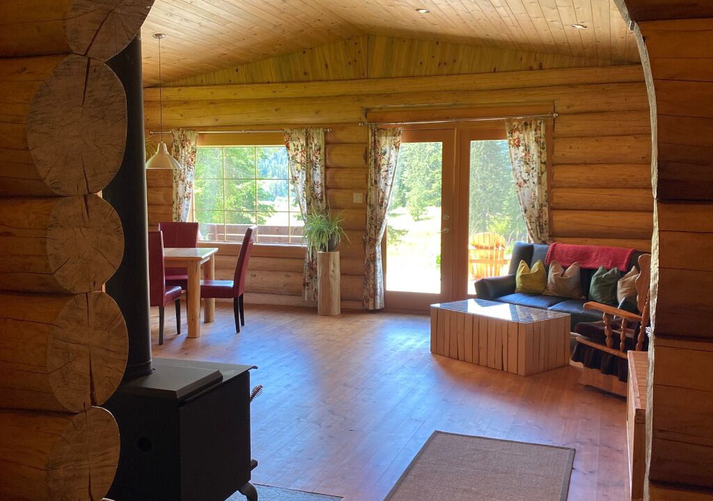 Photo of Livingroom in Canim Lake