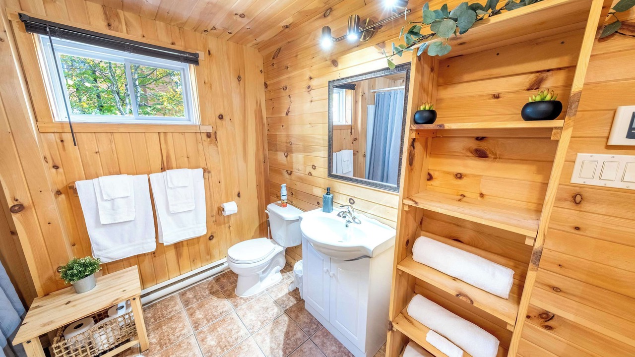 Photo of Bathroom in Notre-Dame-Auxiliatrice-de-Buckland