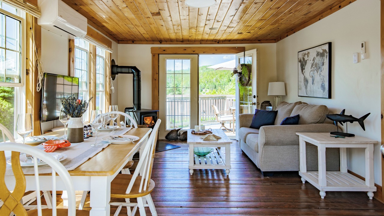 Photo of Livingroom in Boutiliers Point