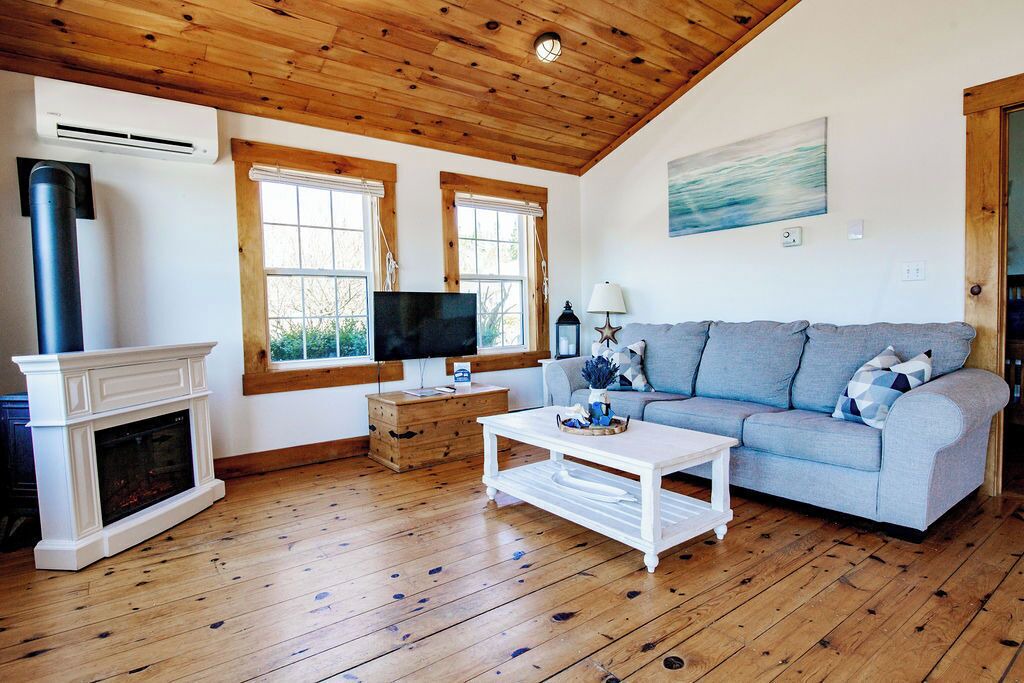 Photo of Livingroom in Boutiliers Point