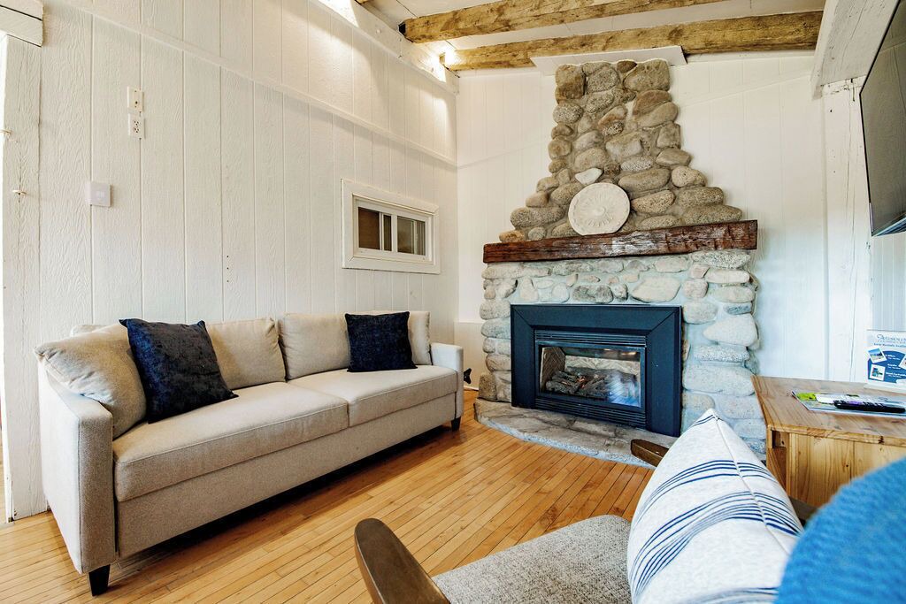 Photo of Livingroom in Boutiliers Point