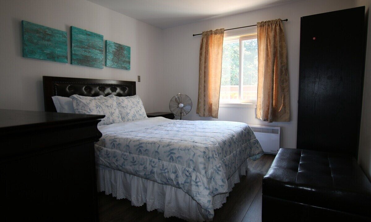 Photo of Bedroom in Aylmer