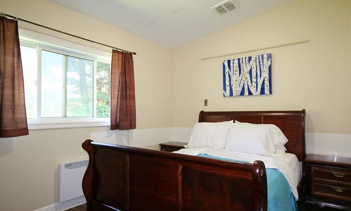 Photo of Bedroom in Aylmer