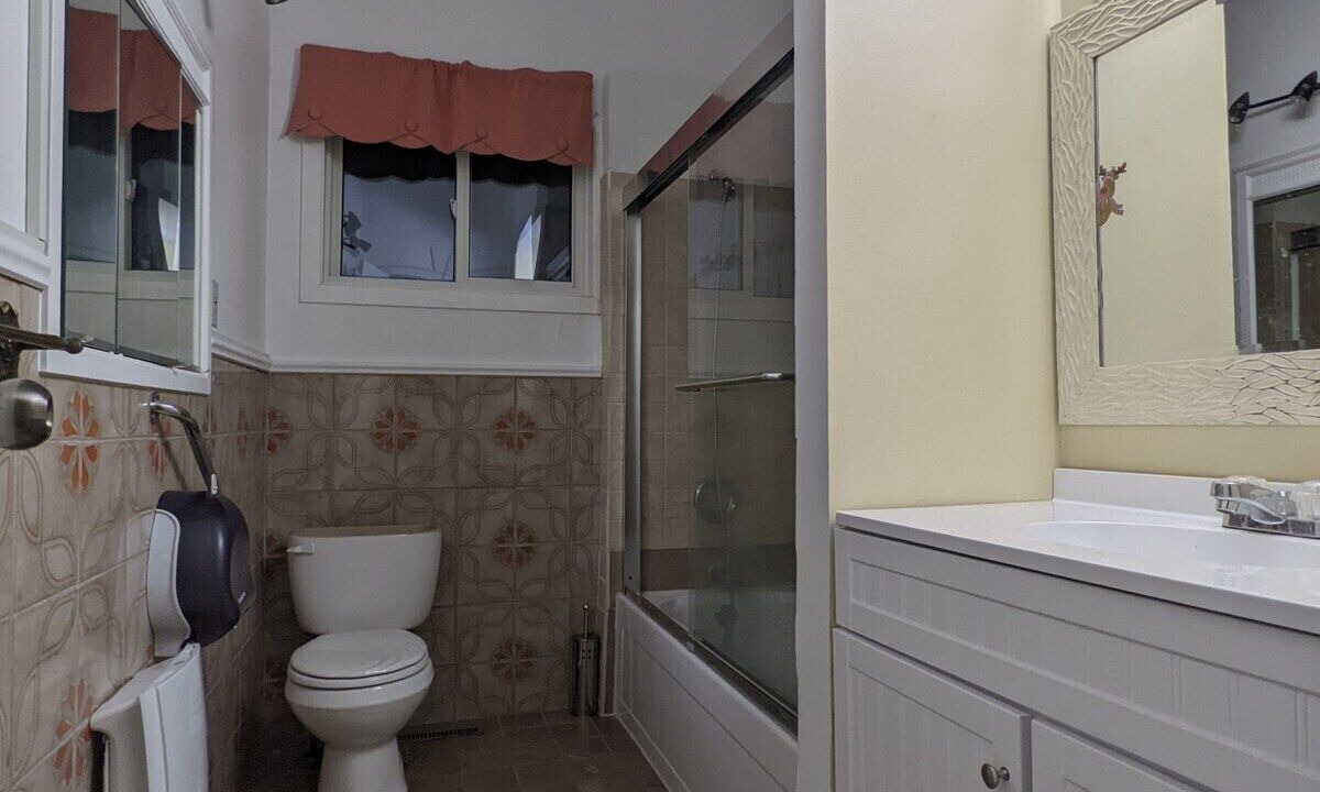 Photo of Bathroom in Aylmer