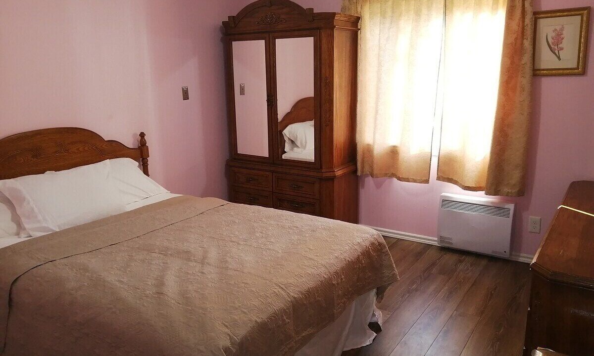 Photo of Bedroom in Aylmer