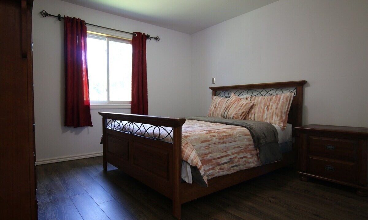 Photo of Bedroom in Aylmer