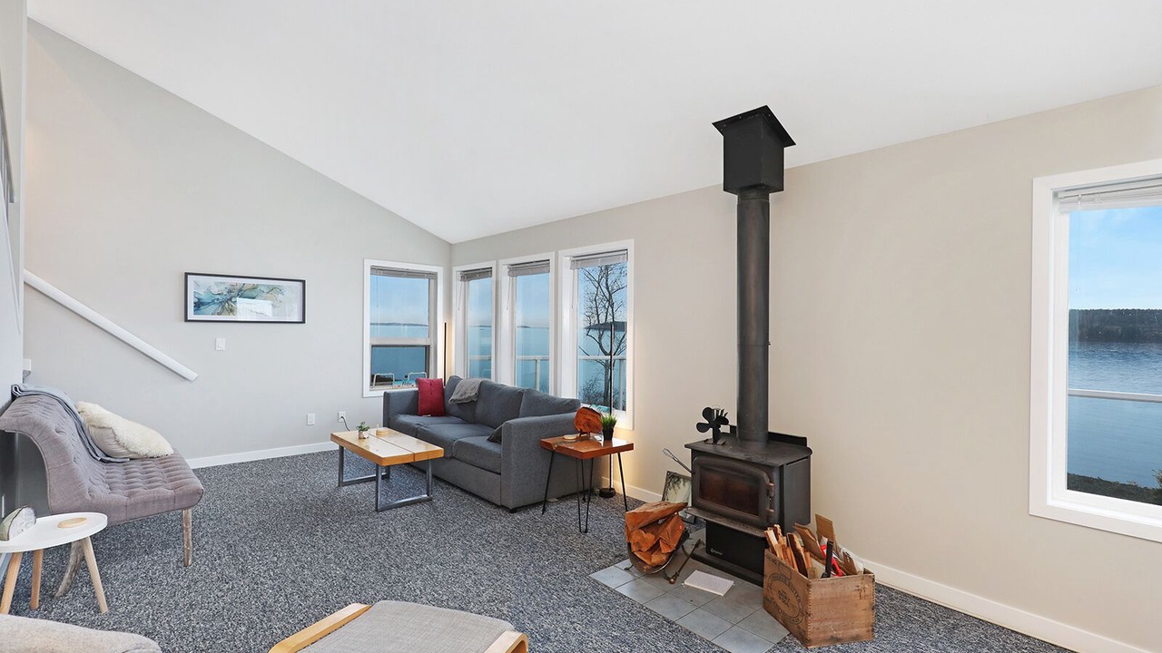 Photo of Livingroom in Buckley Bay