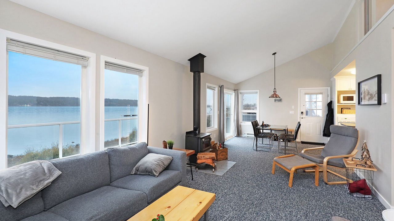 Photo of Livingroom in Buckley Bay