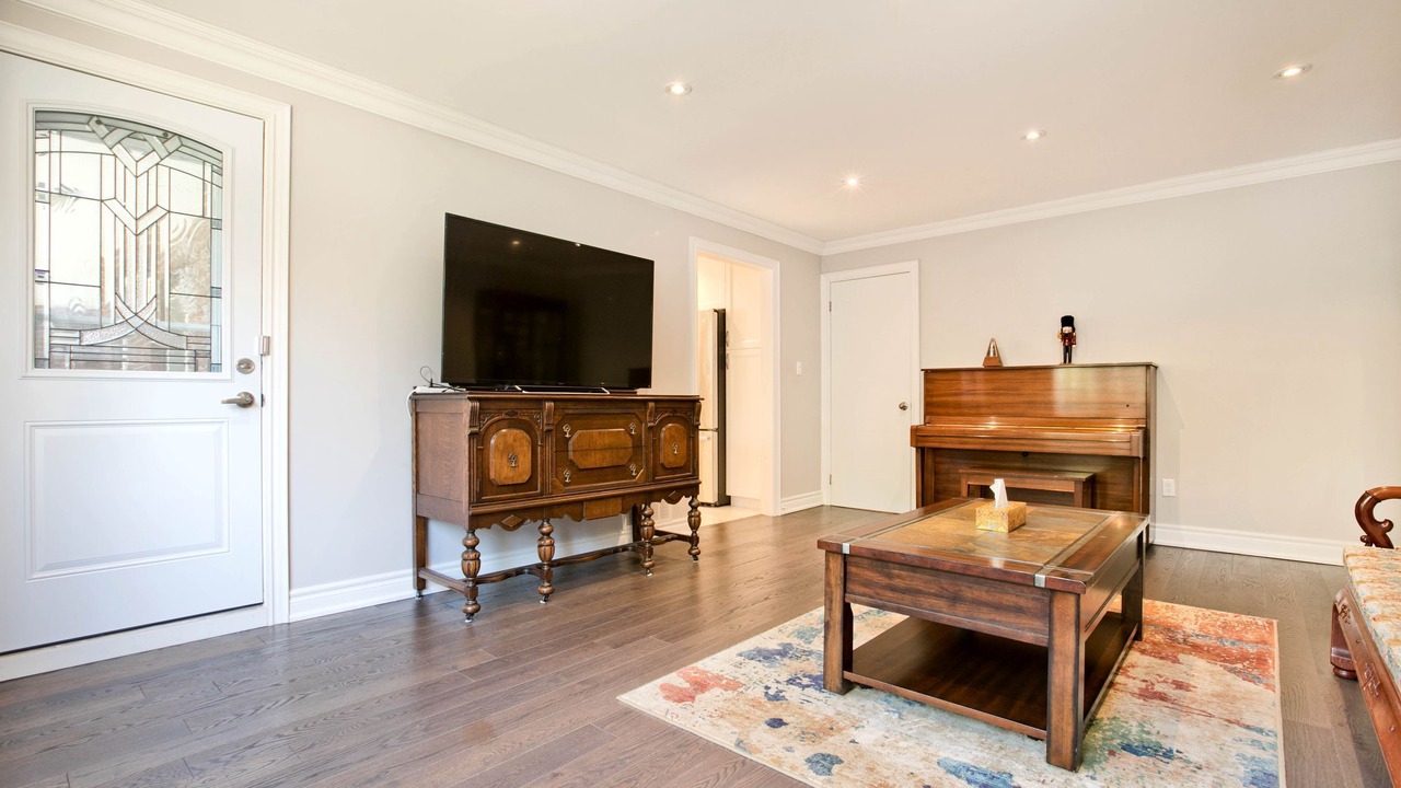 Photo of Livingroom in Hillcrest Village