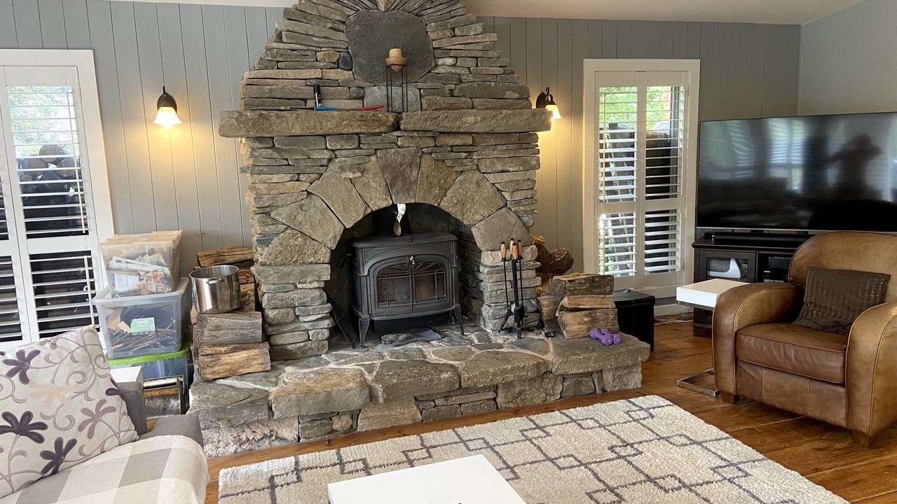 Photo of Livingroom in Mono