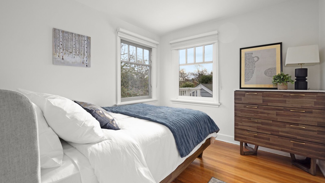 Photo of Bedroom in South Oak Bay