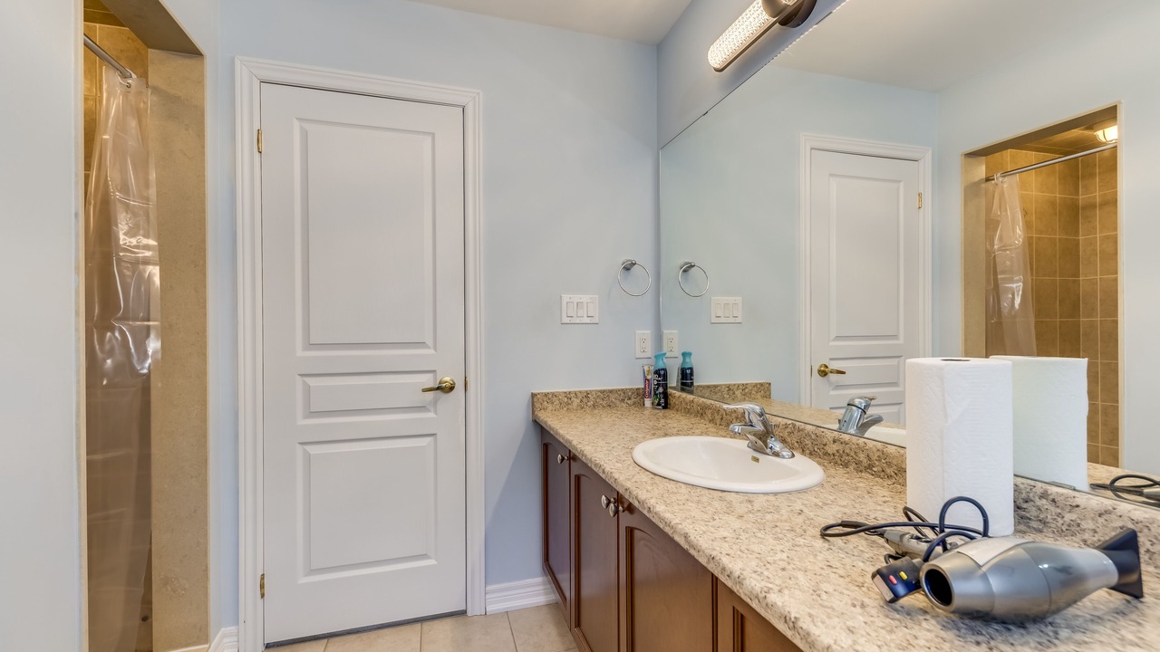 Photo of Bathroom in Lakeview