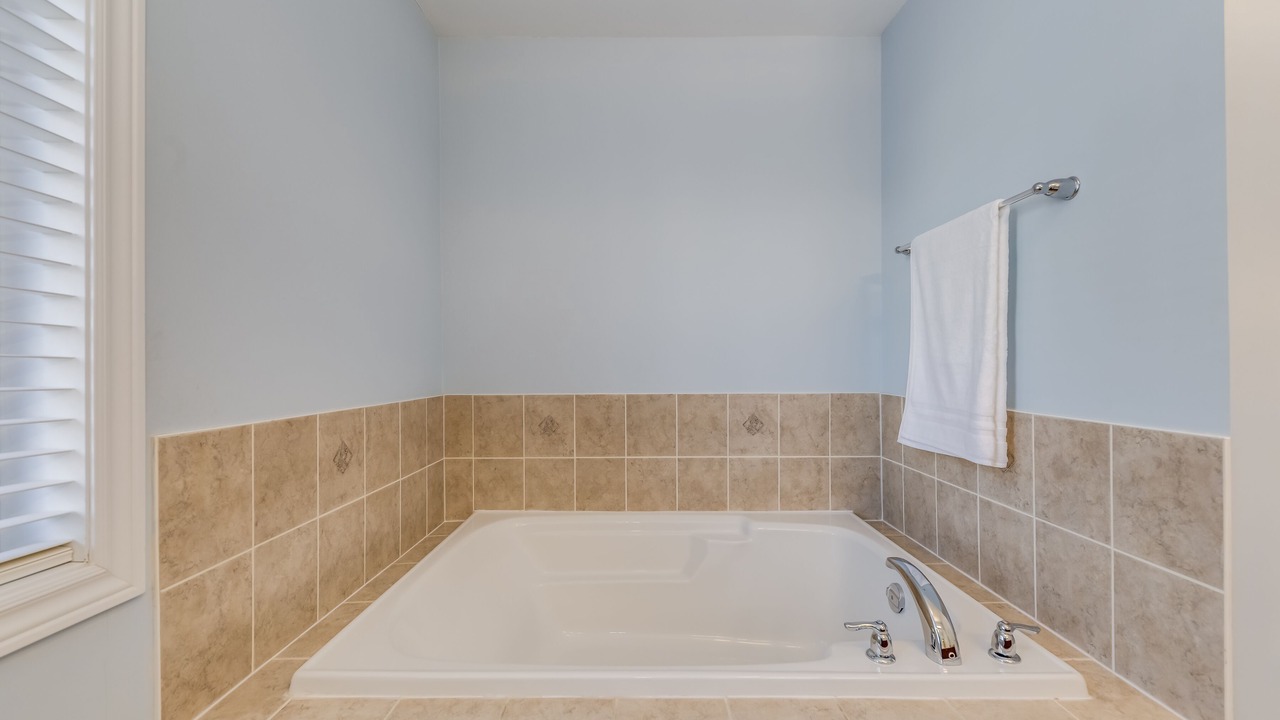 Photo of Bathroom in Lakeview