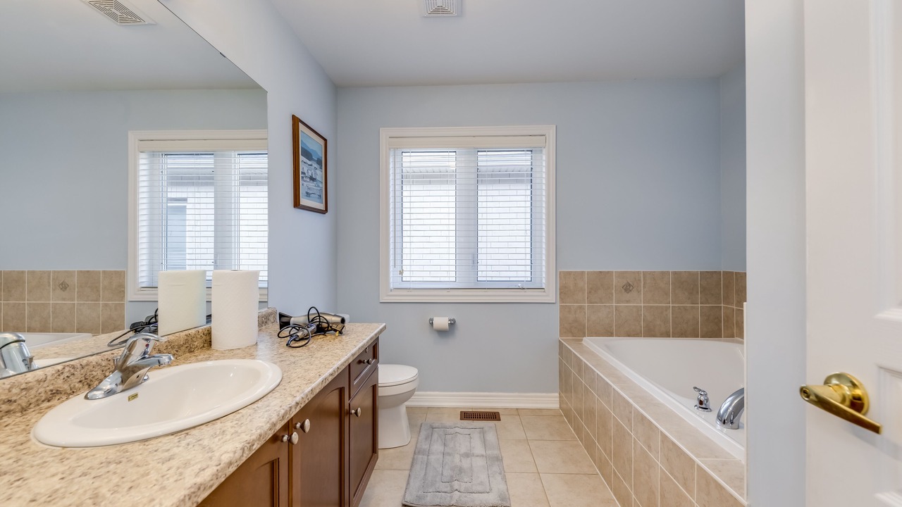Photo of Bathroom in Lakeview