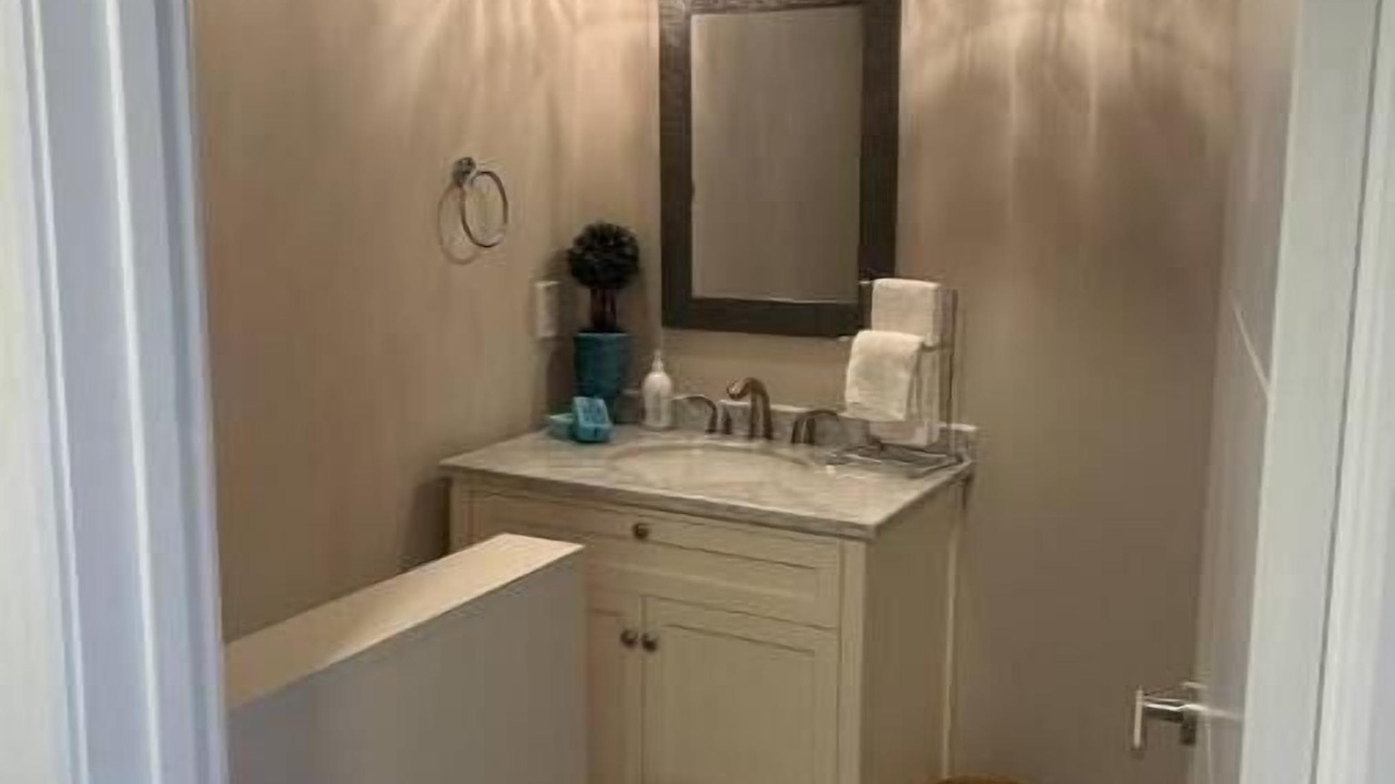 Photo of Bathroom in Division No. 11