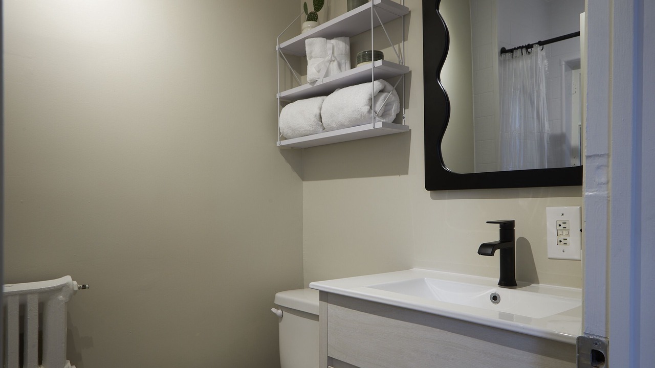 Photo of Bathroom in De Lorimier