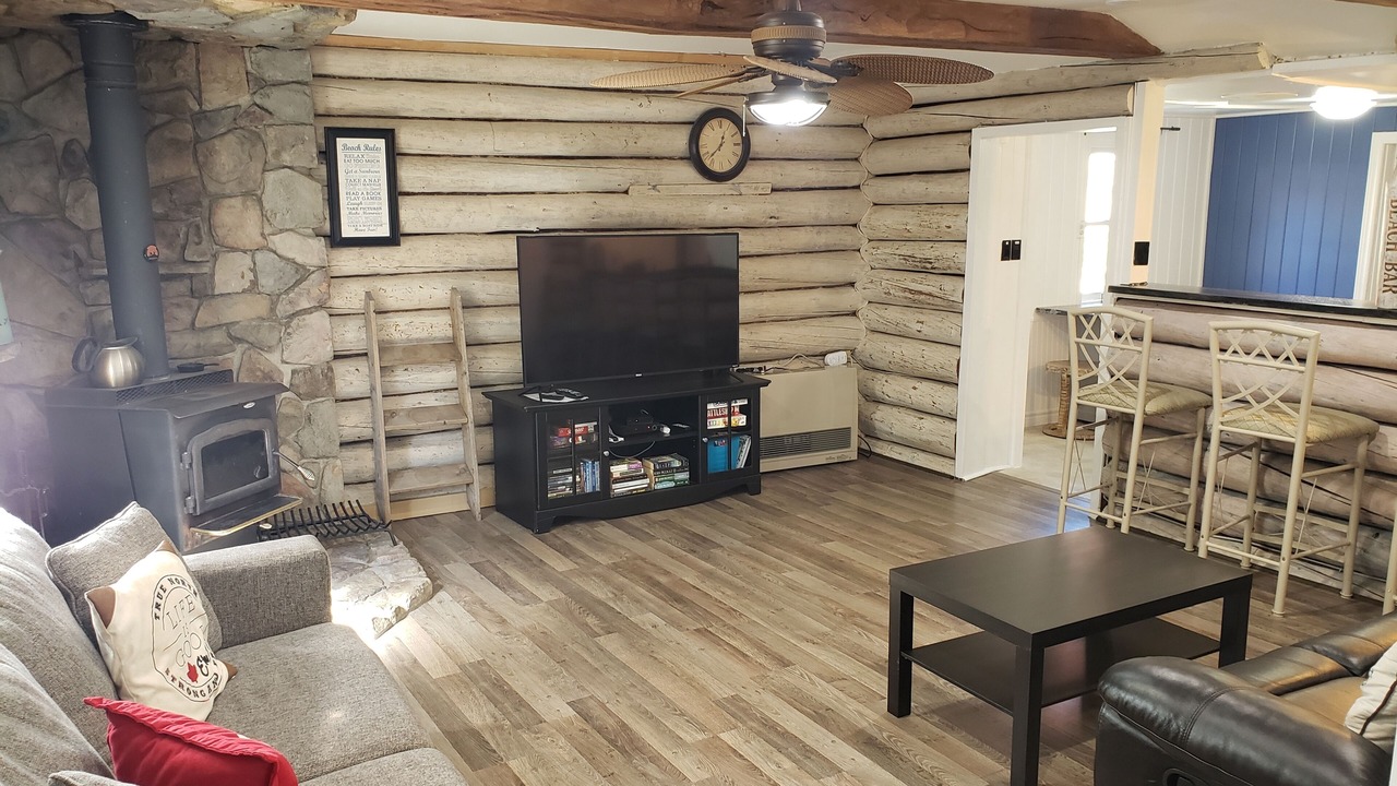 Photo of Livingroom in North Bay