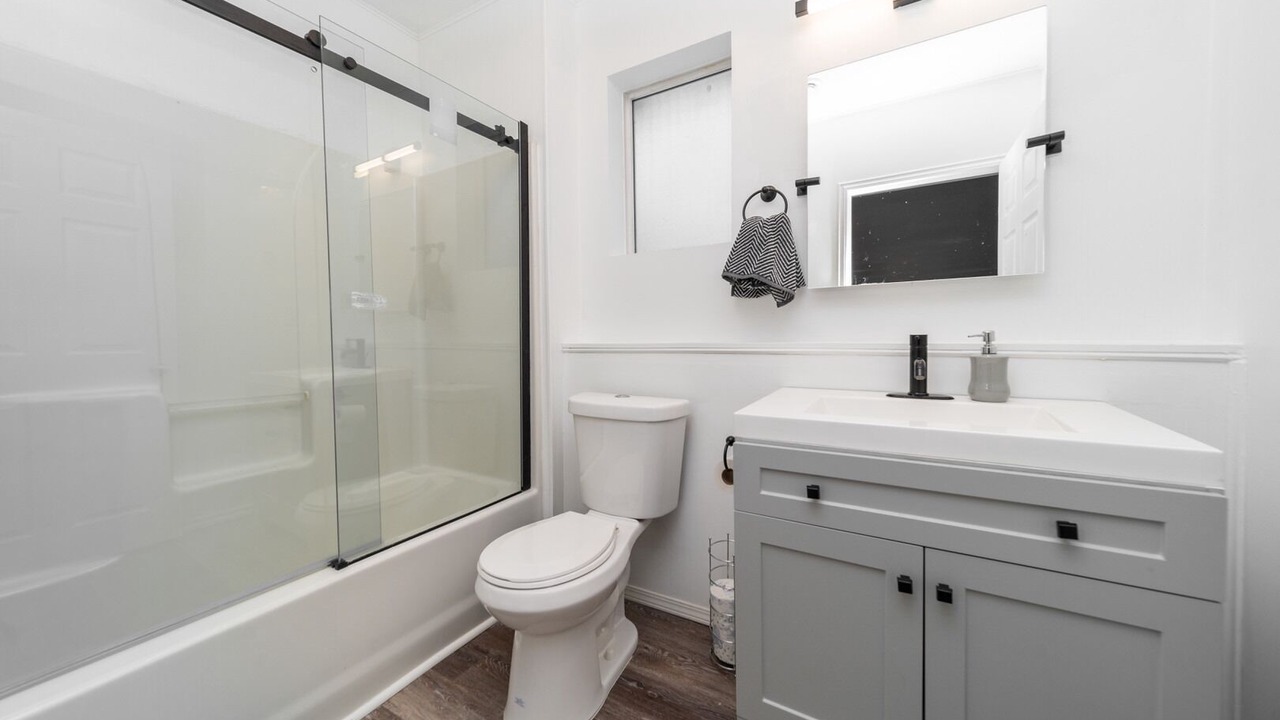 Photo of Bathroom in Gonor Station
