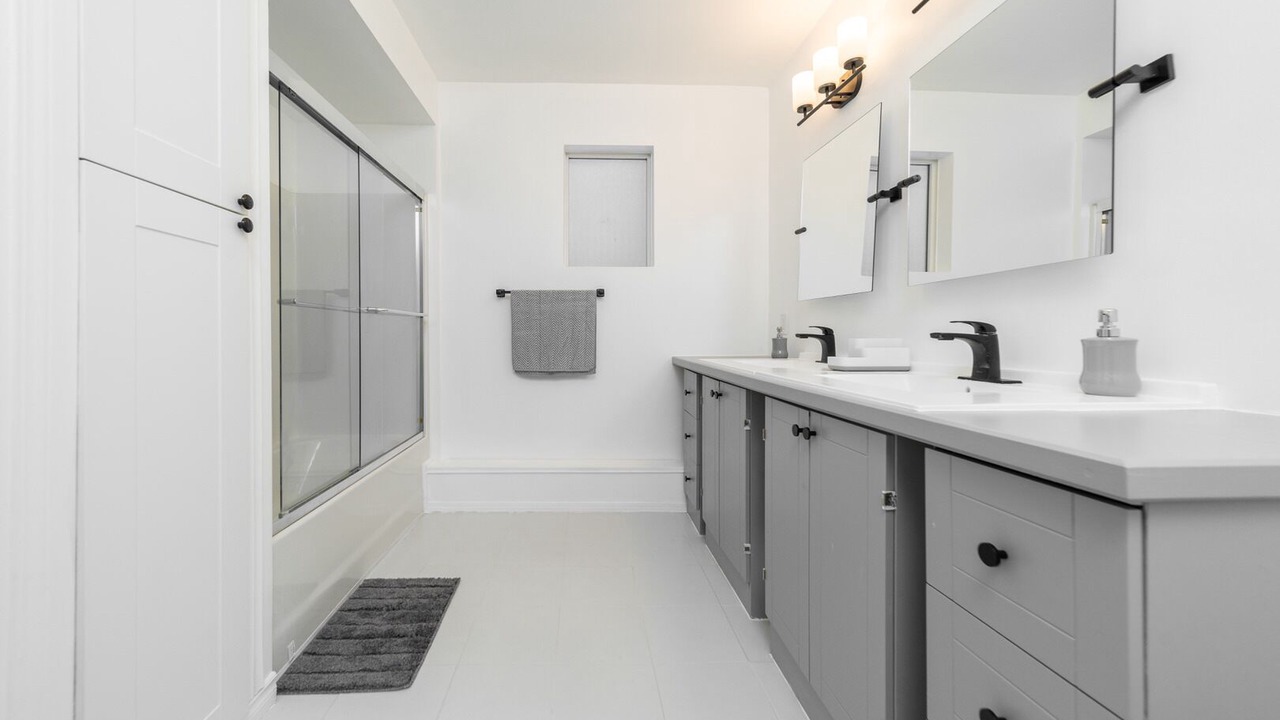 Photo of Bathroom in Gonor Station