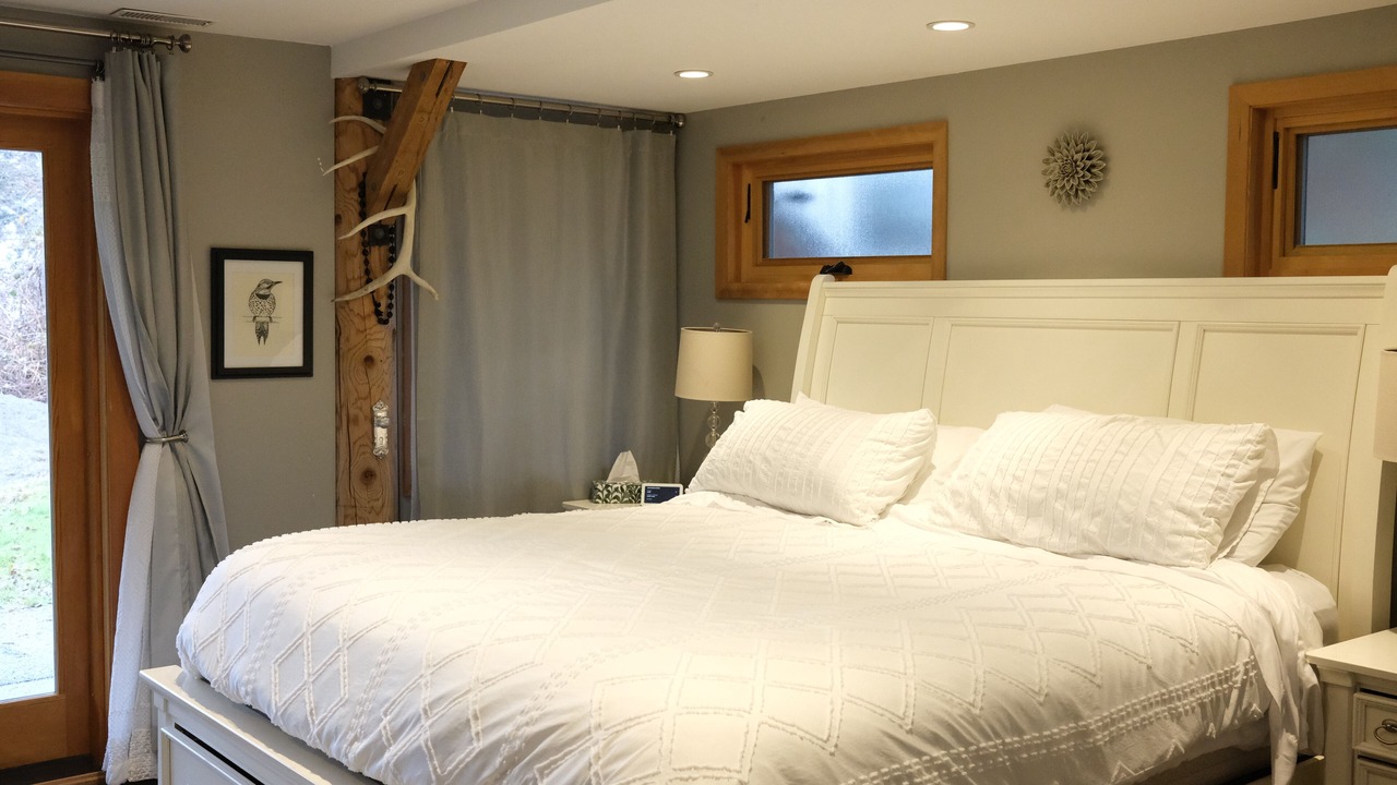 Photo of Bedroom in Fanny Bay