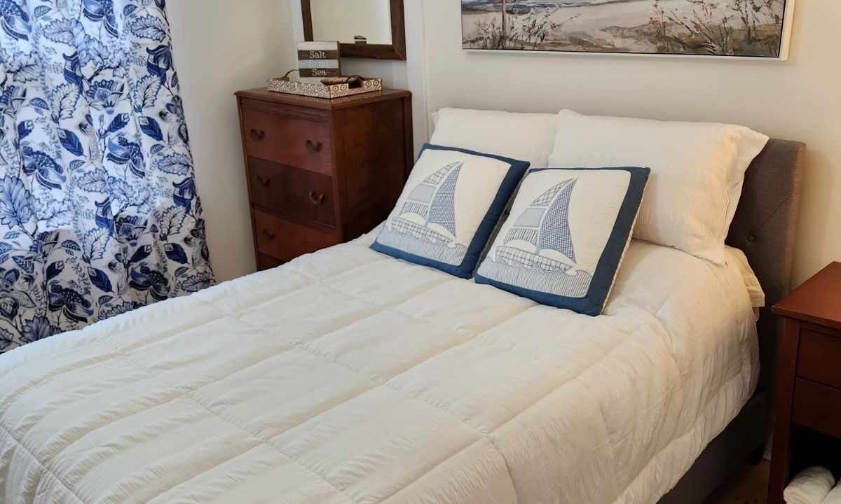 Photo of Bedroom in Lunenburg