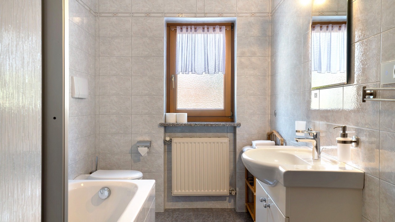 Photo of Bathroom in Plaus