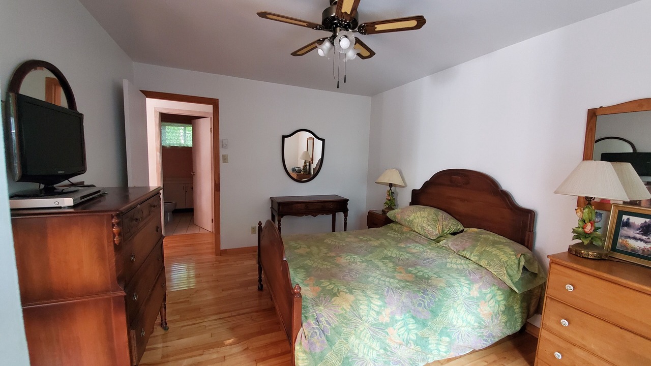 Photo of Bedroom in Val-des-Monts