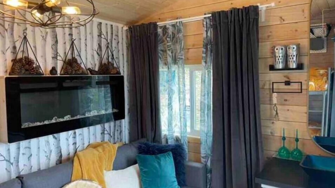 Photo of Livingroom in Central Kootenay