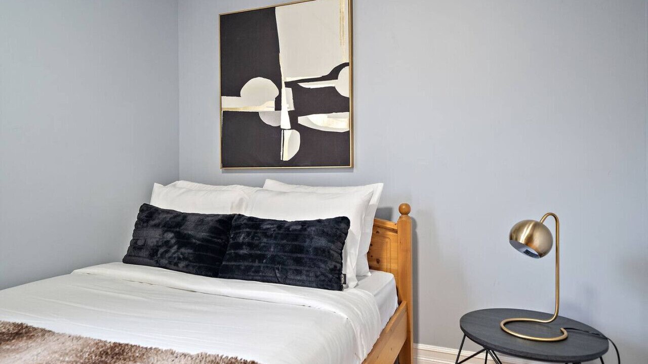 Photo of Bedroom in Cote-Des-Neiges—Notre-Dame-De-Grace