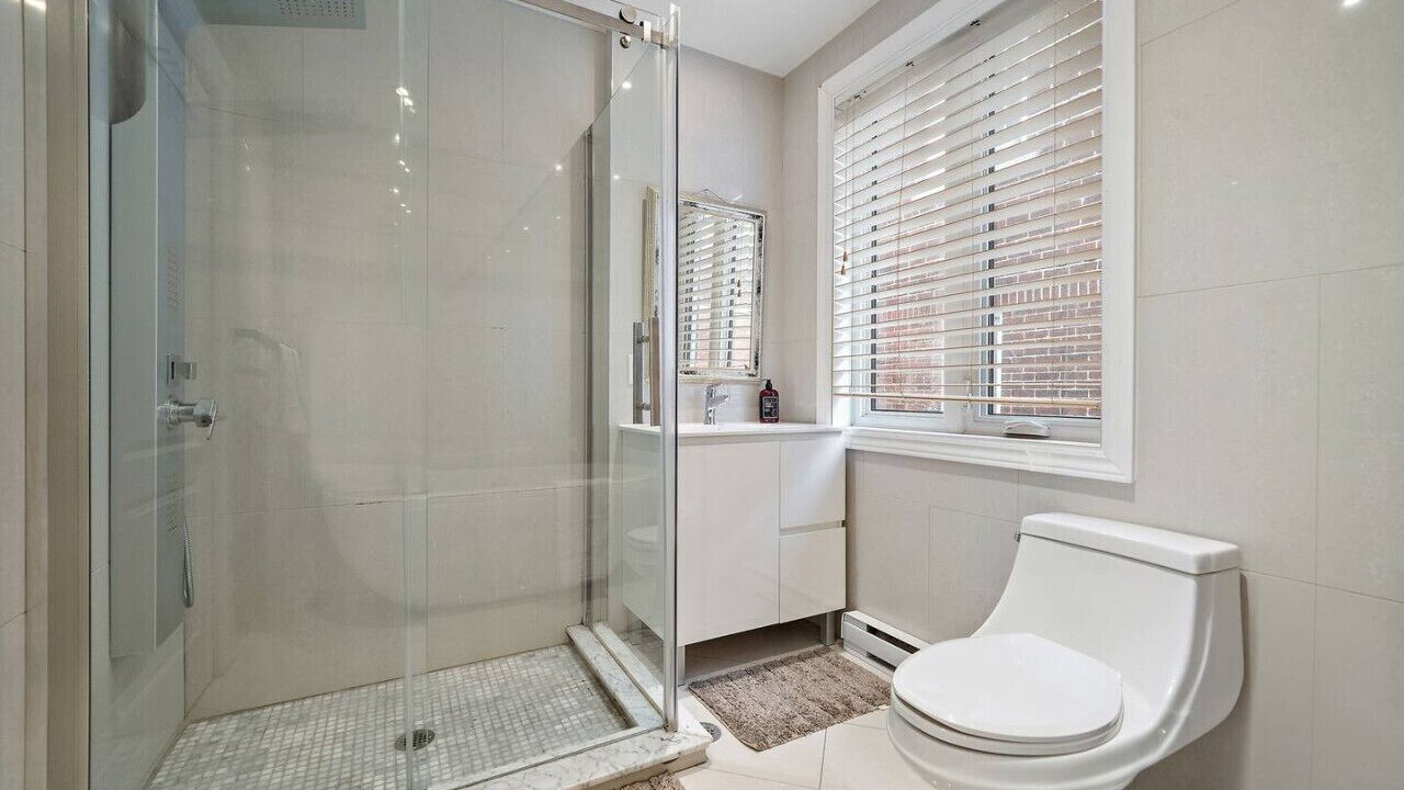 Photo of Bathroom in Cote-Des-Neiges—Notre-Dame-De-Grace