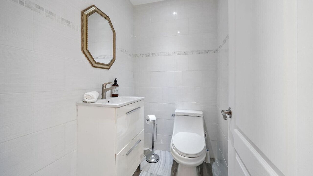 Photo of Bedroom in Cote-Des-Neiges—Notre-Dame-De-Grace