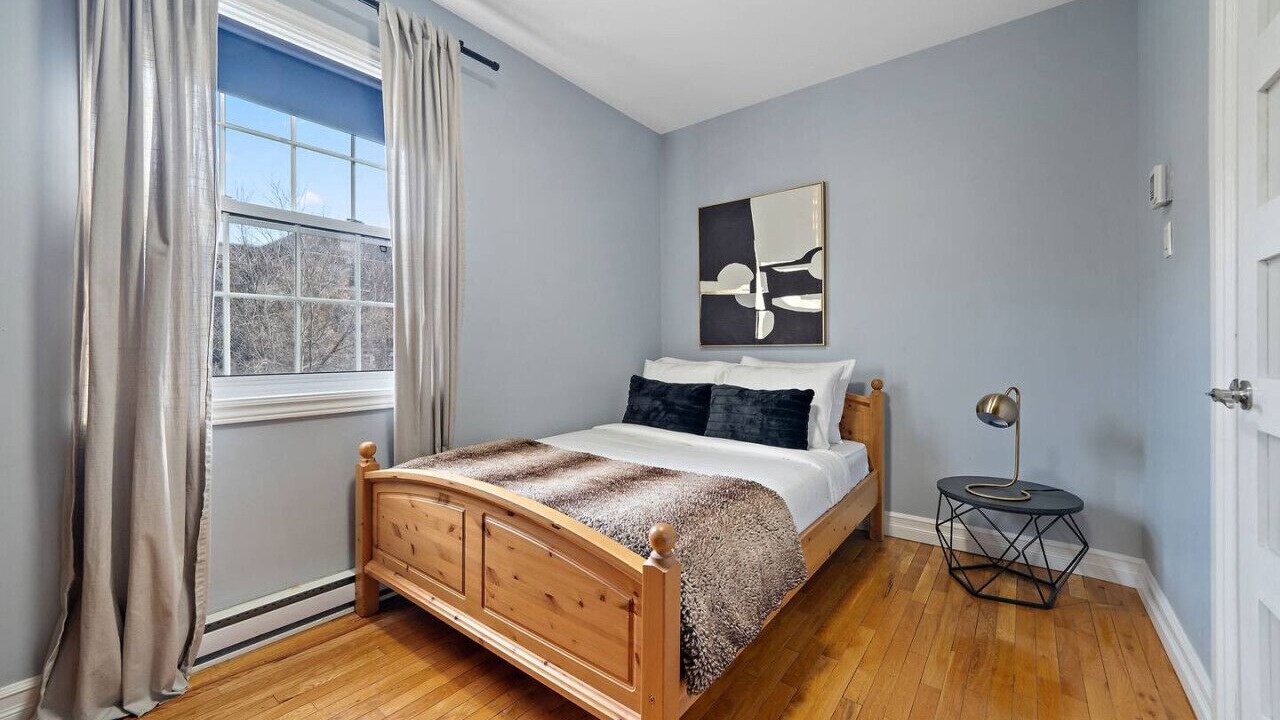 Photo of Bedroom in Cote-Des-Neiges—Notre-Dame-De-Grace