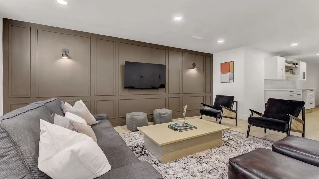 Photo of Livingroom in Southwest Edmonton