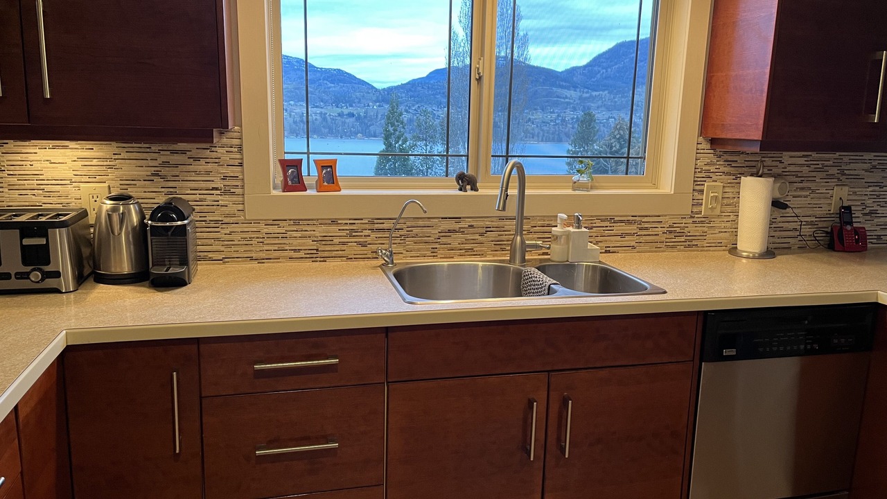 Photo of Kitchen in Okanagan-Similkameen