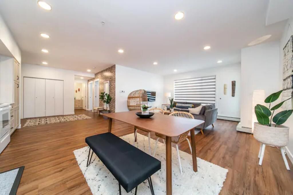 Photo of Livingroom in North Central Edmonton