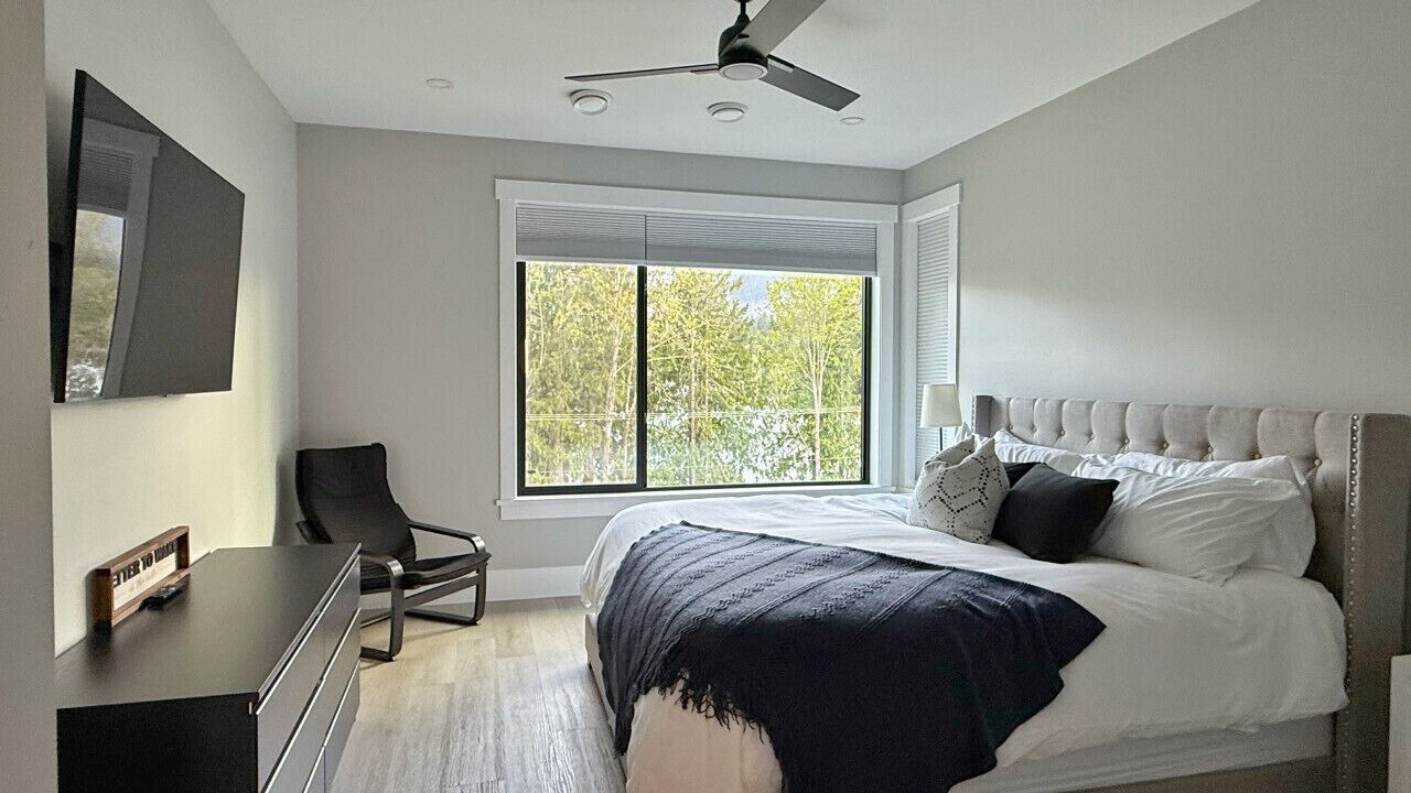 Photo of Bedroom in Youbou