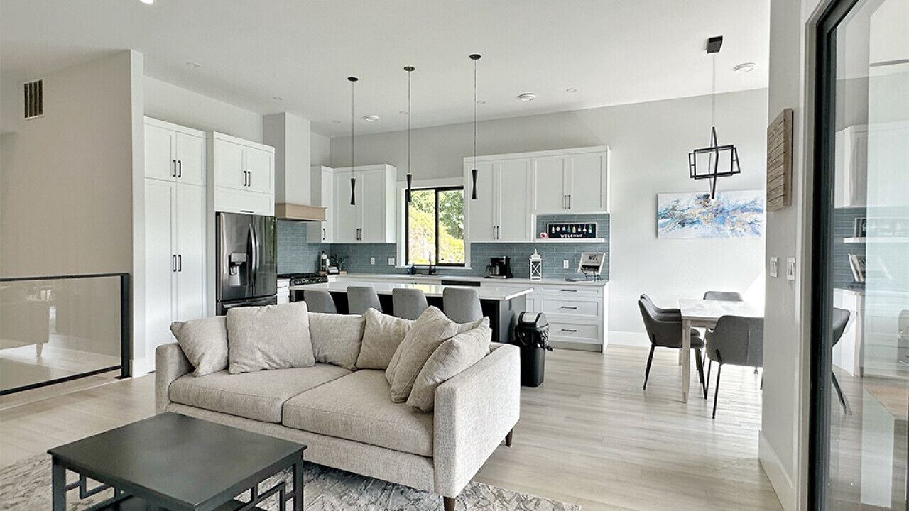Photo of Livingroom in Youbou
