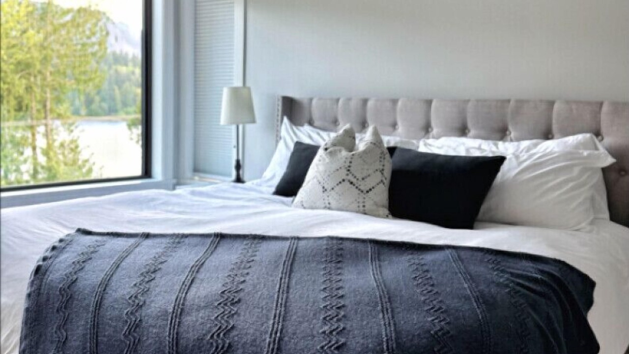 Photo of Bedroom in Youbou
