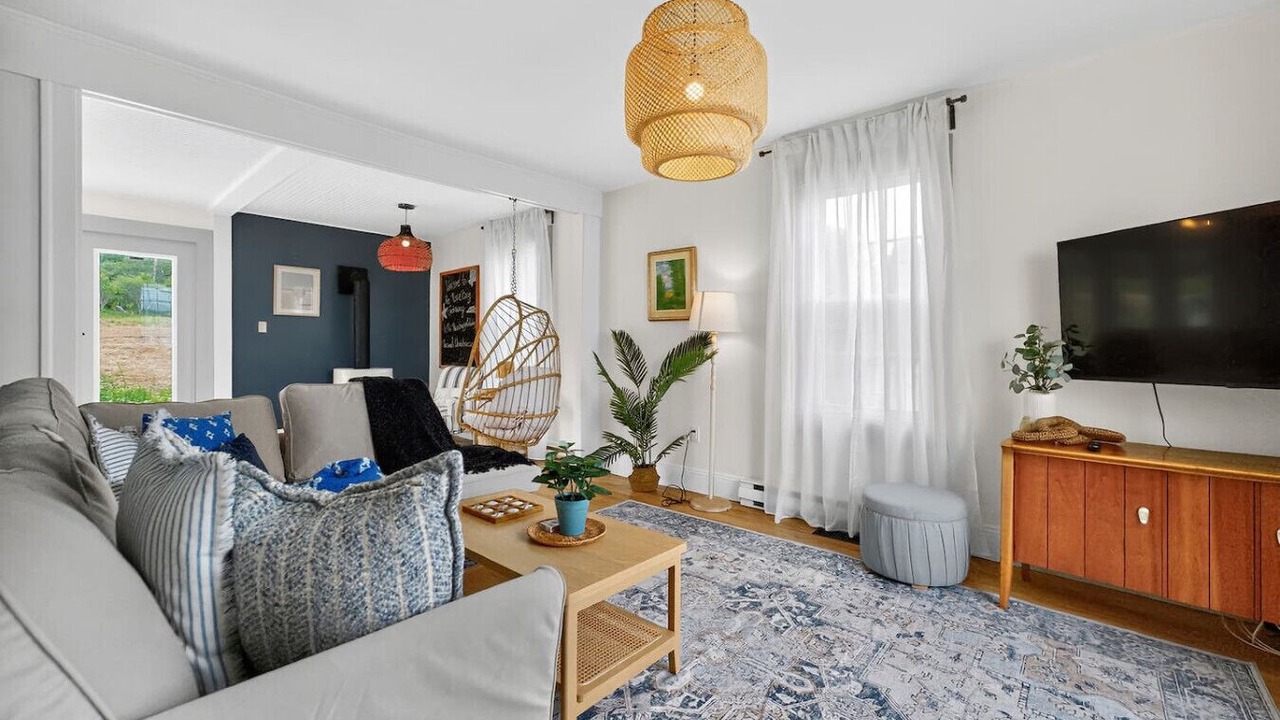 Photo of Livingroom in Lower Rose Bay