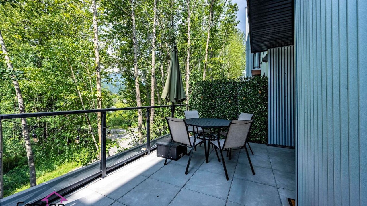Photo of Outdoor in Golden