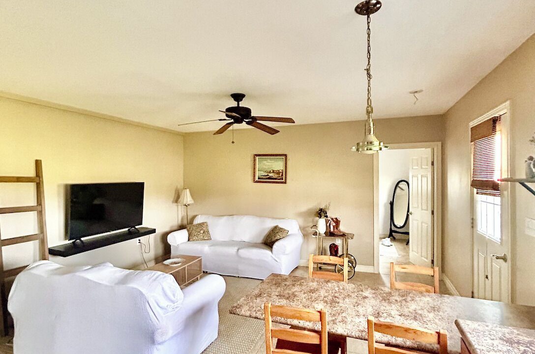 Photo of Livingroom in Jordan Station
